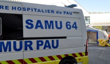 Du violoncelle dans les chambres de l'hôpital de Pau - France Bleu